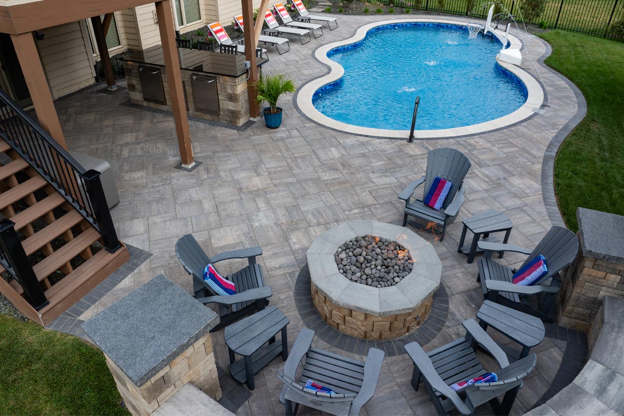 2024_CMC_LS_NE_Omaha_Curvy_Poolside_4