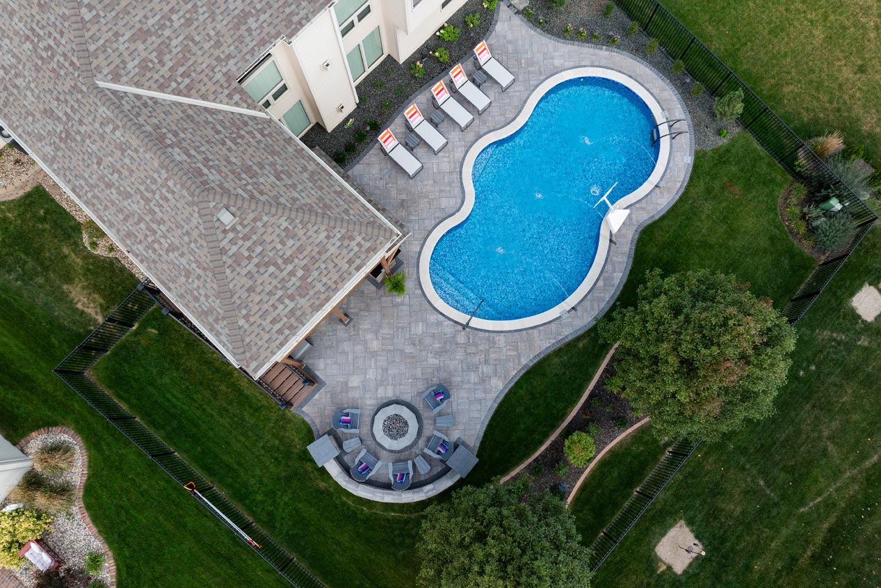 2024_CMC_LS_NE_Omaha_Curvy_Poolside_5