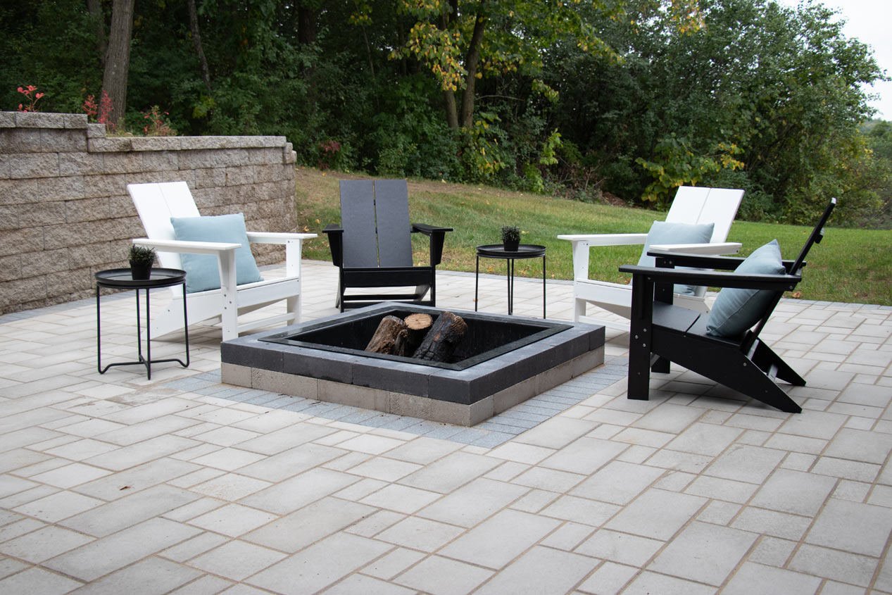 2023_CMC_Landscape_Holiday_Oak_3