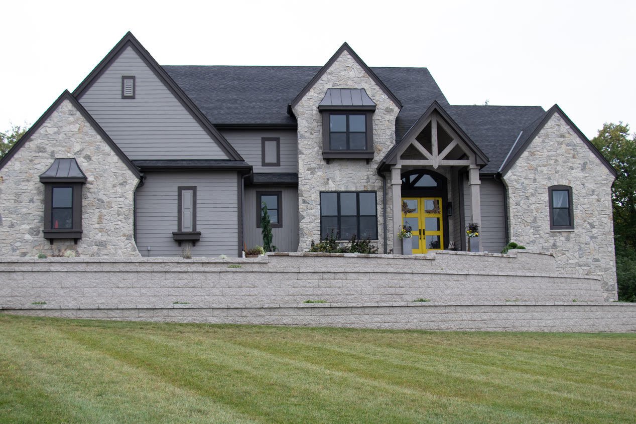 2023_CMC_Landscape_Holiday_Oak_4