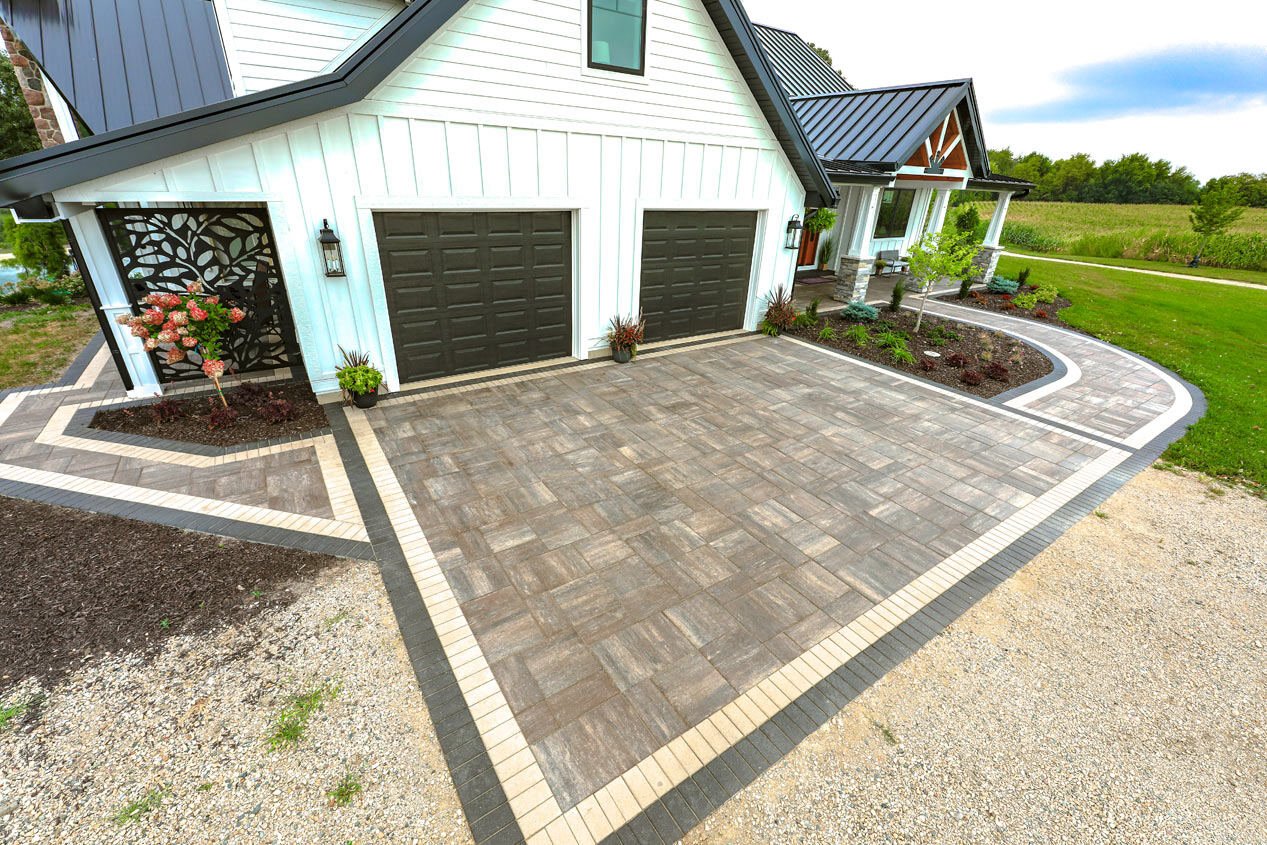 2024_CMC_Landscape_Pavers_Gallery_Restored_Farmstead_9